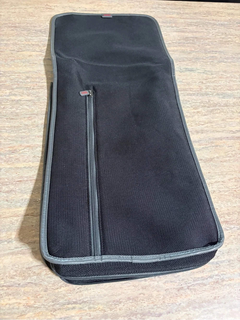 Tumi compact hanging